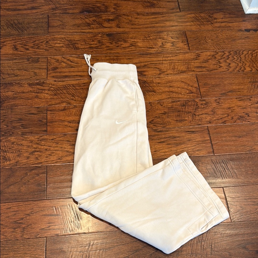 Nike Cream Sweatpants Relaxed Fit Joggers